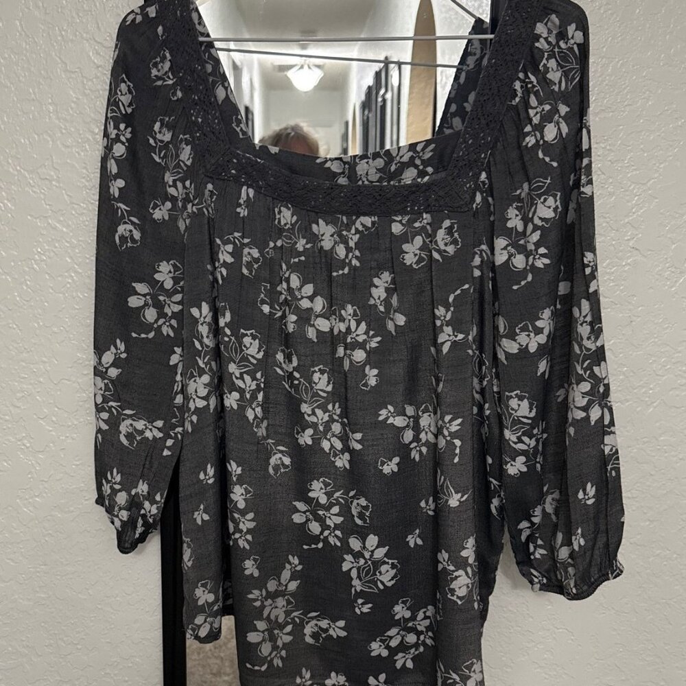 Como Blu Women's 3/4 Sleeve grey and white smocked top Size Large